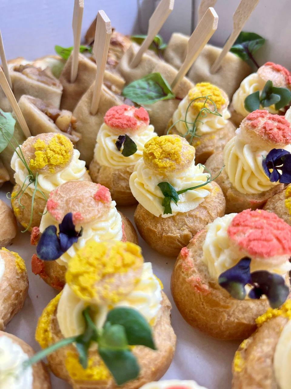 <span style="font-weight: bold;">Профитроли с сырным муссом </span>